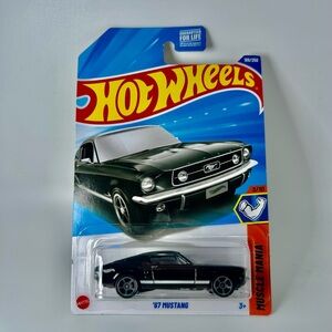 2025 Hot Wheels Muscle Mania ‘67 Mustang Black w/ White Stripes 3/10 NEW 189/250